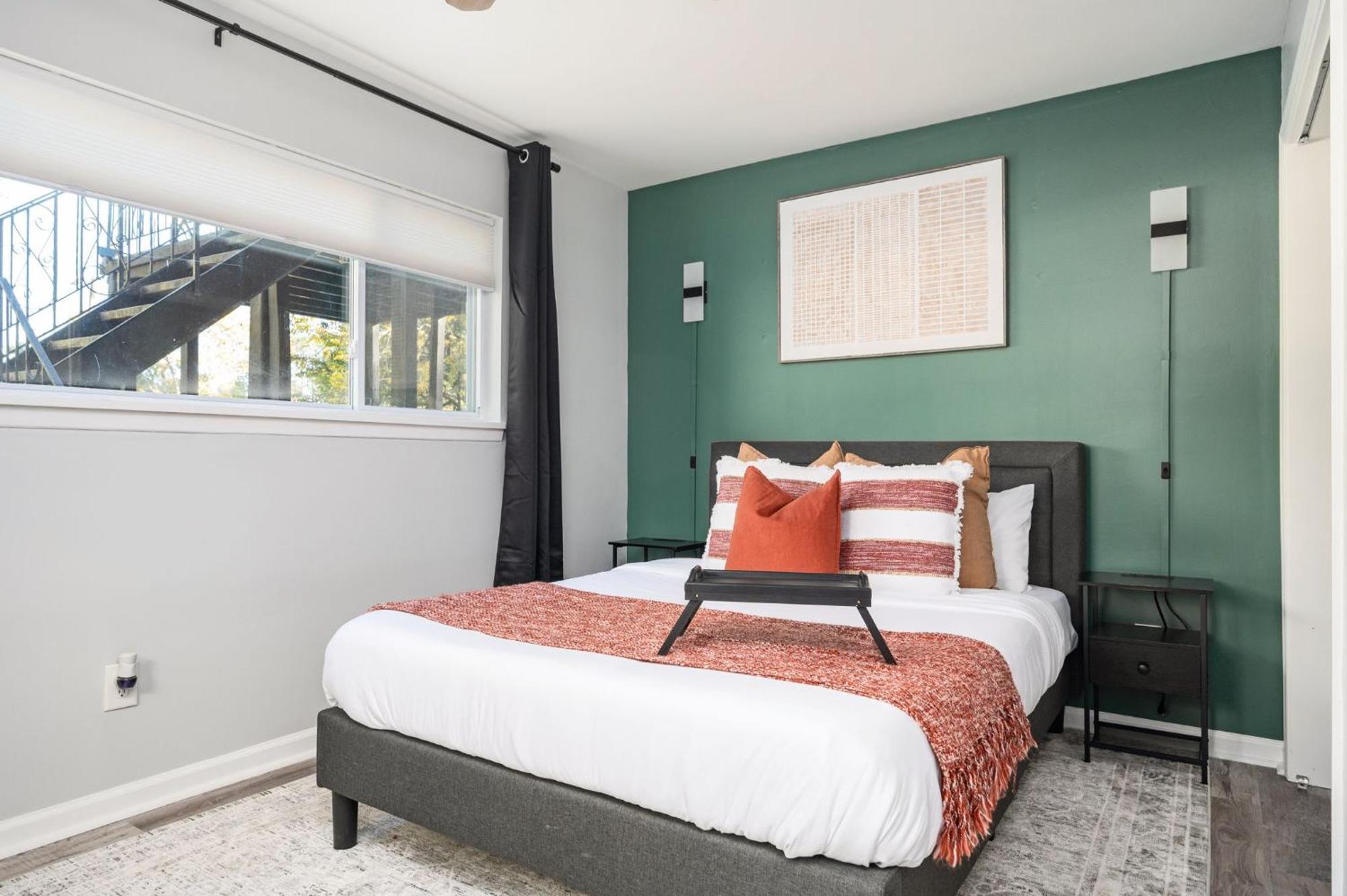 Quiet & Quaint Apartment, 5 Mins To Airport And 15 Mins To Downtown Apartment