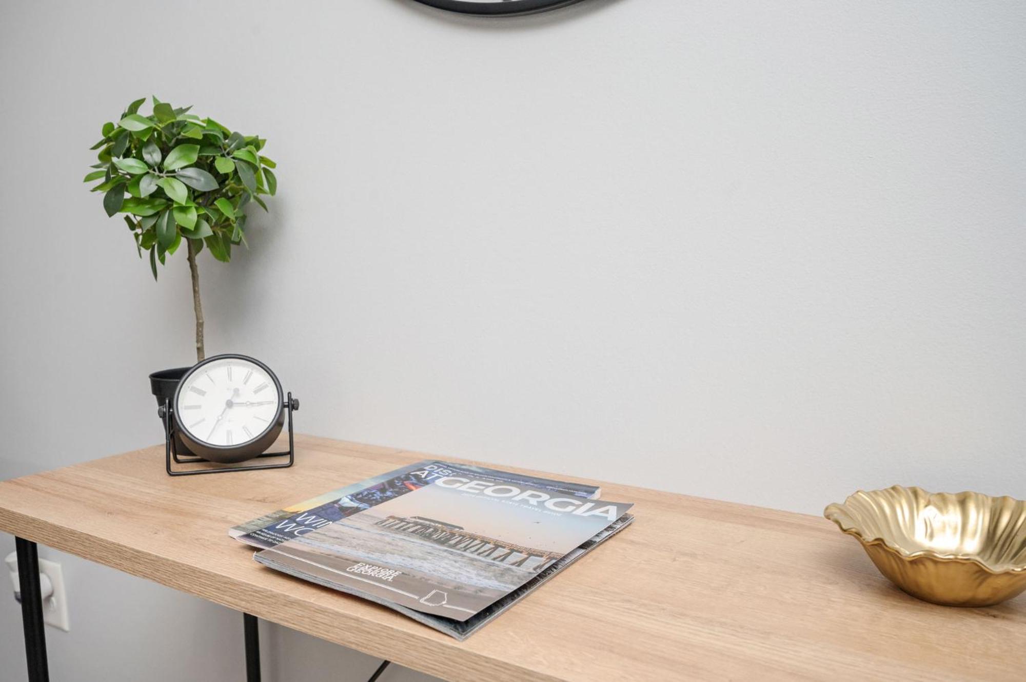 Quiet & Quaint Apartment, 5 Mins To Airport And 15 Mins To Downtown