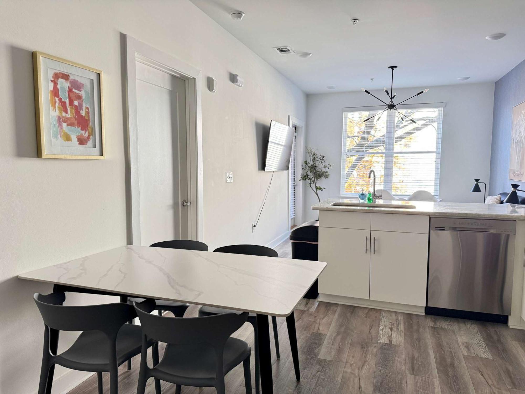 Apartment Luxury New 1b1b Private Balcony W Dryer Washer 525pkwy *