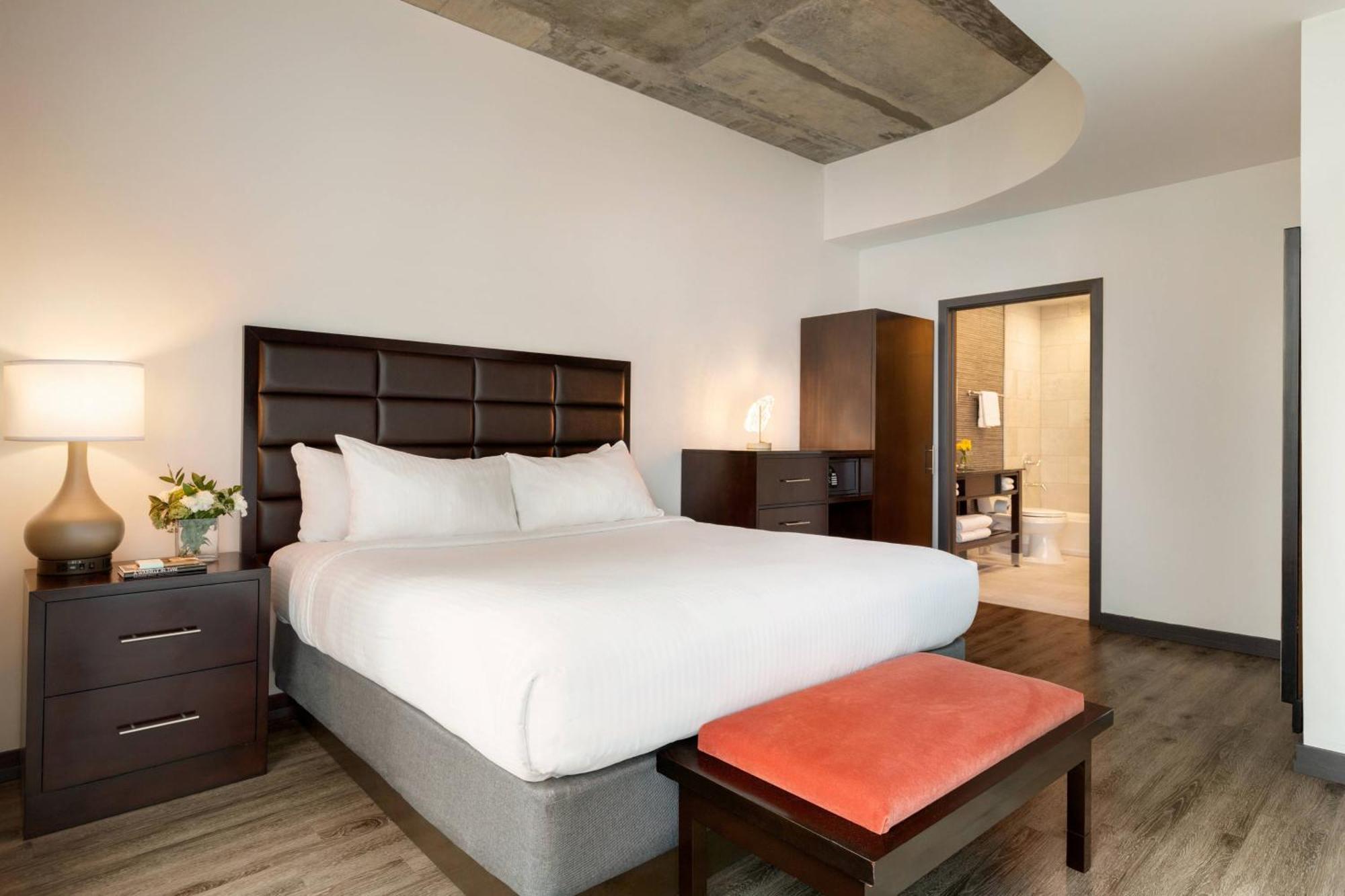 Twelve Downtown, Autograph Collection 4*