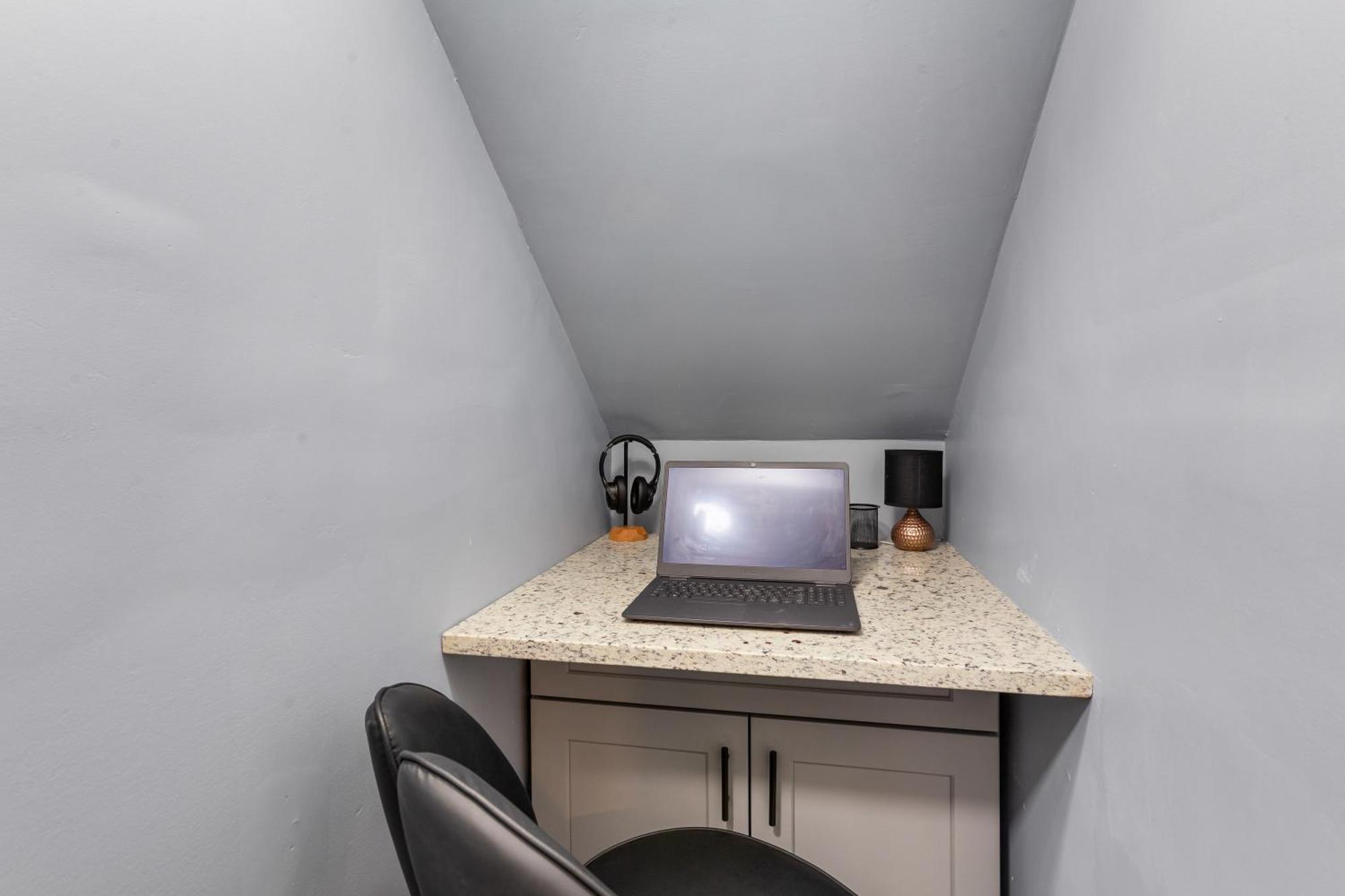 Tranquility Creek - Stylish 2br - 7 Mins Atl Airport Apartment