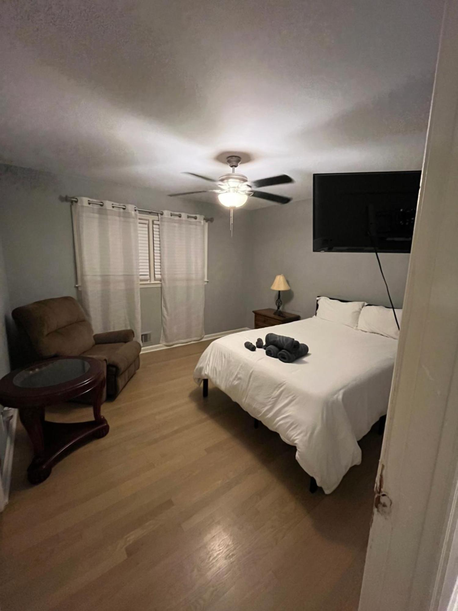 Spacious 4br By Airport & Shops! Holiday home *