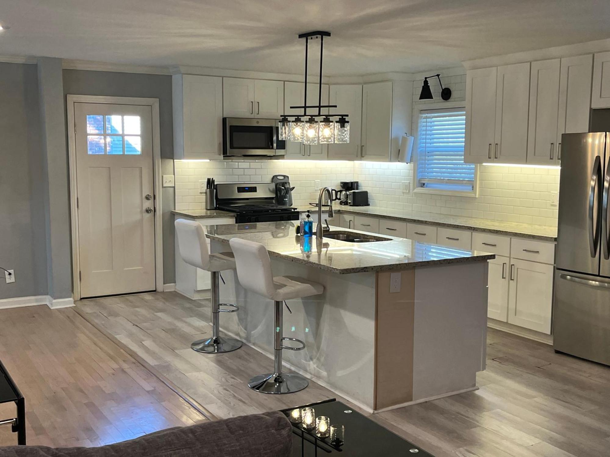 Spacious 4br By Airport & Shops! Holiday home